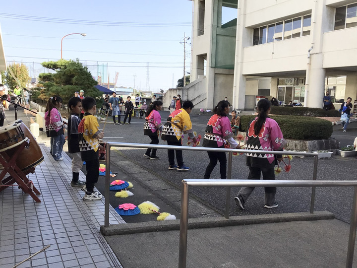 06fe36d8aea54f64afd3a9a9b8270283